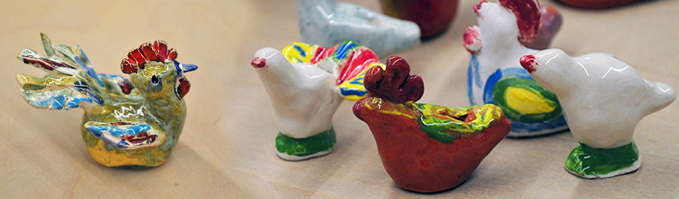 miniaturowe ceramiczne ptaszki i kogucik