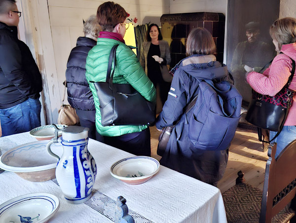 Miłośnicy historii lokalnej wzięli udział w oprowadzaniu kuratorskim po wystawie stałej w Zagrodzie Jamneńskiej